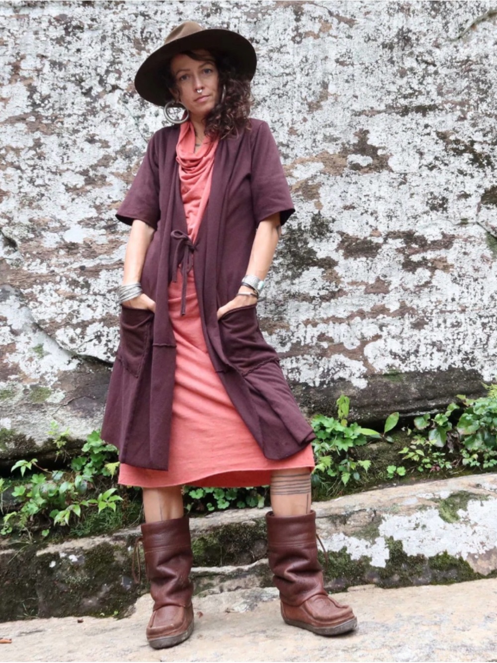 ~Gaia Conceptions HOODED TIE FRONT
SIMPLICITY SHORT CARDIGAN Raisin Med~